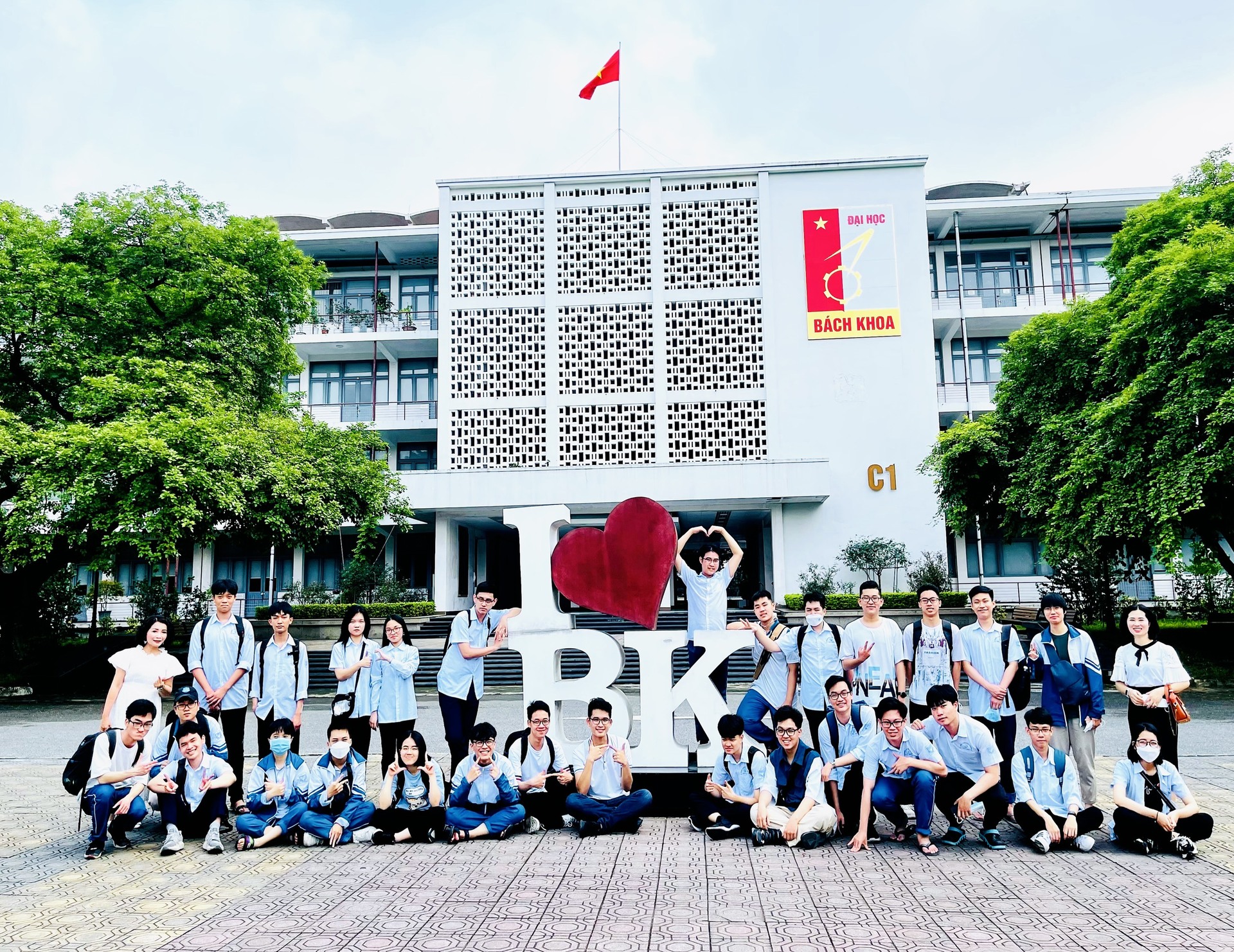Một buổi trải nghiệm thú vị của CLB STEM tại trường Đại học Bách Khoa Hà Nội.